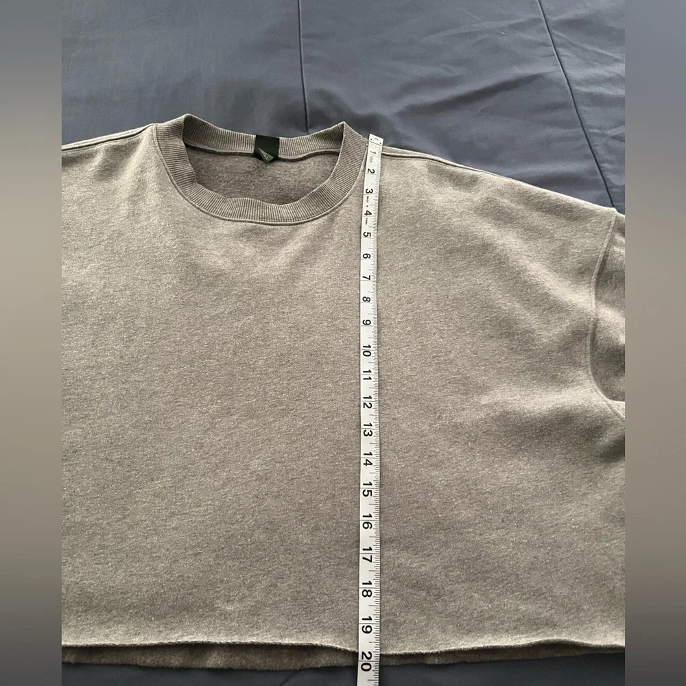 EUC Wild Fable Cropped Crewneck Sweatshirt in Heathered Gray - Sz Large - Picture 10 of 11